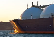 Фото - Bloomberg: Шольц вернулся из ОАЭ с контрактом всего на один танкер с СПГ