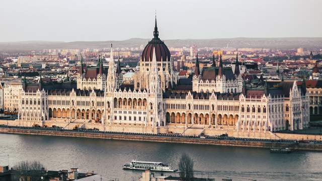 Фото - Венгрия передаст Украине свою долю в €187 млн из общеевропейского кредита
